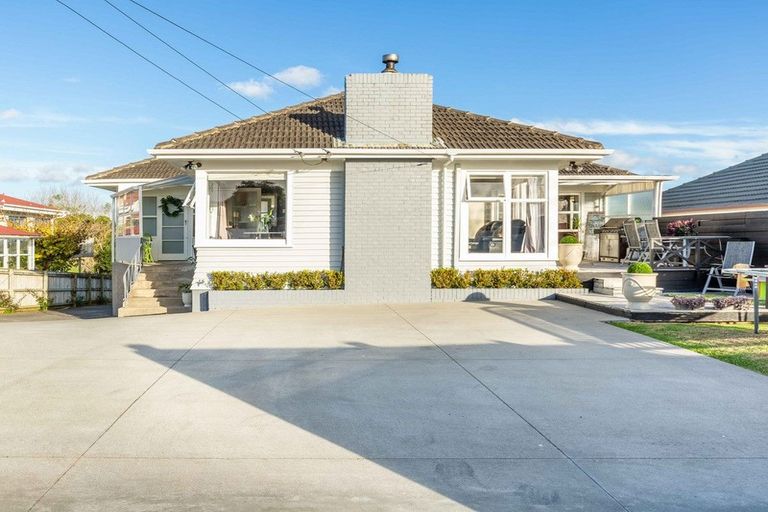 Photo of property in 18 Wellesley Road, Mangere Bridge, Auckland, 2022