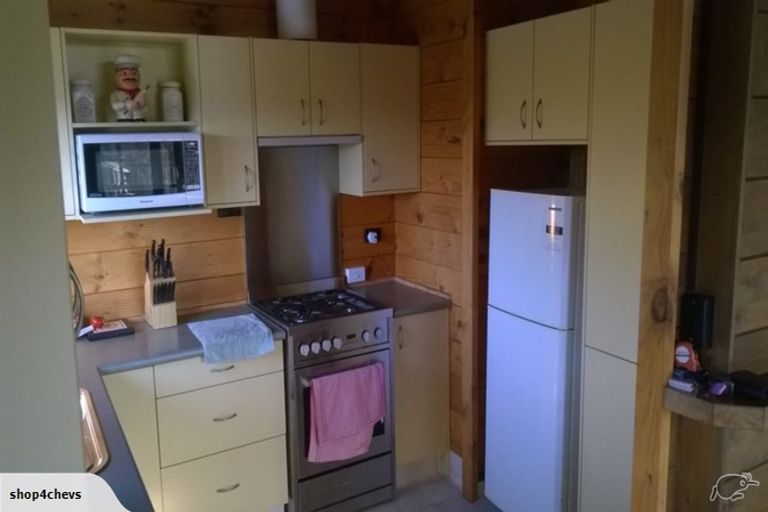 Photo of property in 13 Lindaver Grove, Merrilands, New Plymouth, 4312