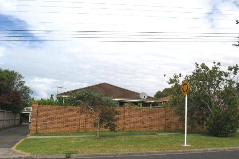 Photo of property in 2/13 Toroa Street, Torbay, Auckland, 0630