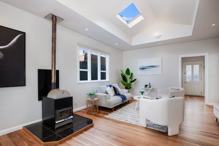 Photo of property in 27 Hinau Street, Eastbourne, Lower Hutt, 5013