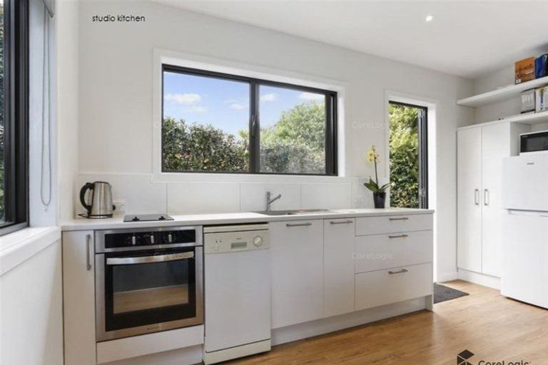 Photo of property in 26 Peter Terrace, Castor Bay, Auckland, 0620