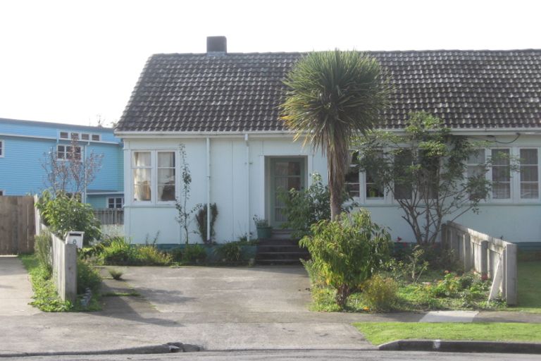 Photo of property in 8 Burke Grove, Naenae, Lower Hutt, 5011