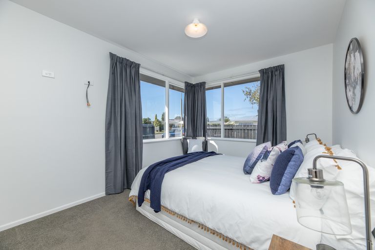 Photo of property in 12 Rosanna Place, Aranui, Christchurch, 8061