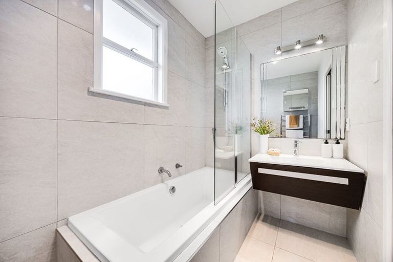 Photo of property in 142 Glamorgan Drive, Torbay, Auckland, 0630