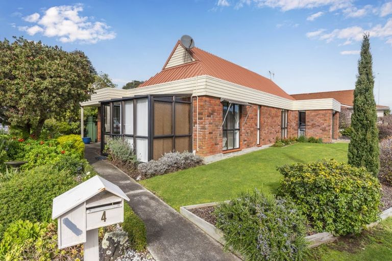 Photo of property in 4 Tudor Court, Paraparaumu Beach, Paraparaumu, 5032