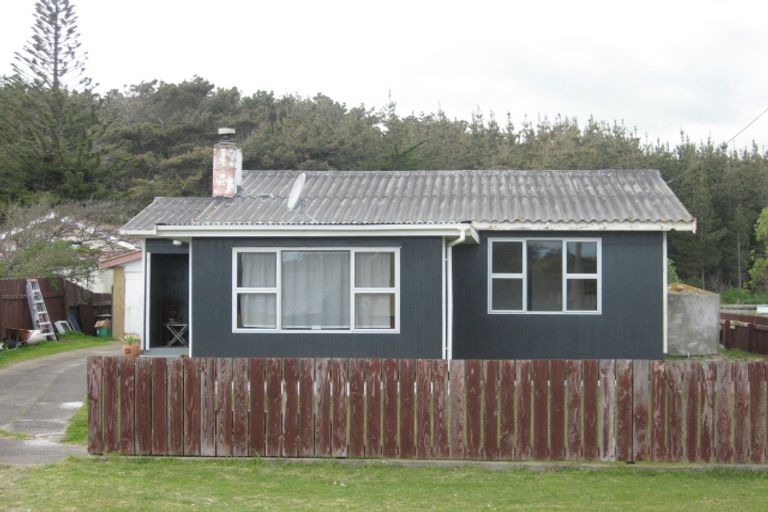 Photo of property in 140 Kahukura Avenue, Waitarere Beach, Levin, 5510