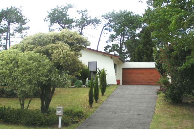 Photo of property in 5 Longwood Place, Forrest Hill, Auckland, 0620