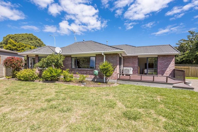 Photo of property in 2 Realm Drive, Paraparaumu, 5032