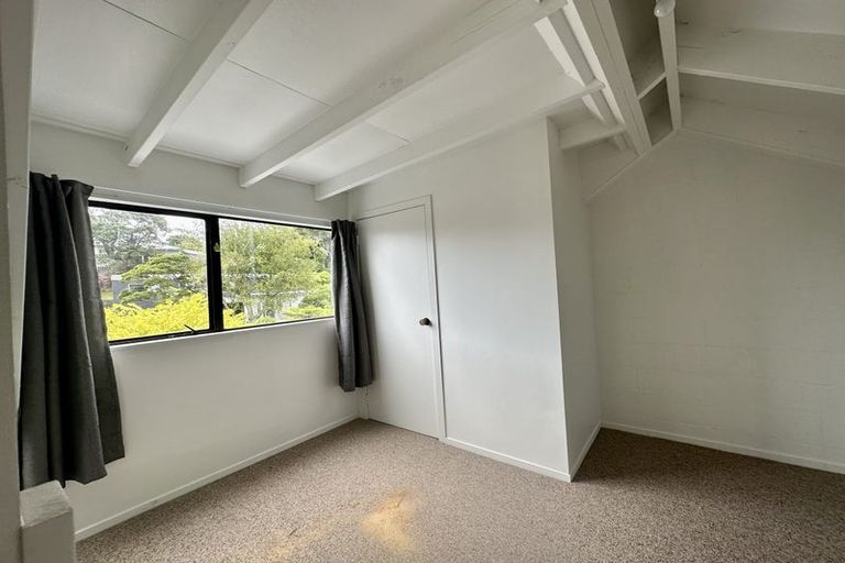 Photo of property in 1 Kim Street, Khandallah, Wellington, 6035