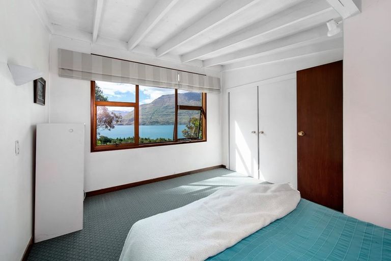 Photo of property in 44 Arawata Terrace, Sunshine Bay, Queenstown, 9300