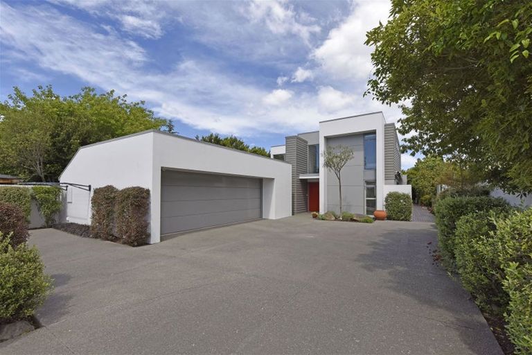 Photo of property in 27 Strowan Road, Strowan, Christchurch, 8052