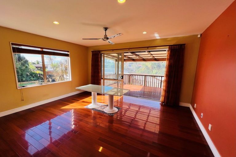 Photo of property in 701a Beach Road, Rothesay Bay, Auckland, 0630