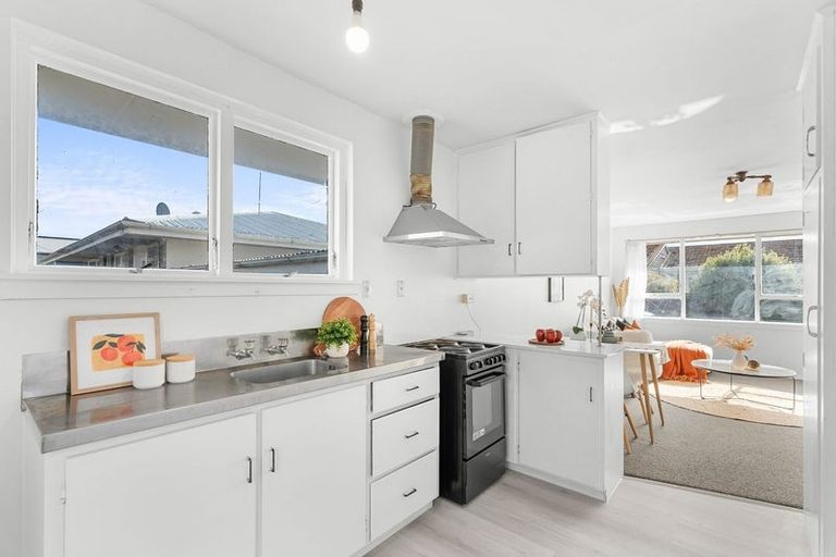 Photo of property in 3/102 Picton Avenue, Riccarton, Christchurch, 8011