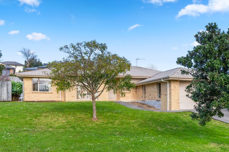 Photo of property in 37 Nimstedt Avenue, Oteha, Auckland, 0632