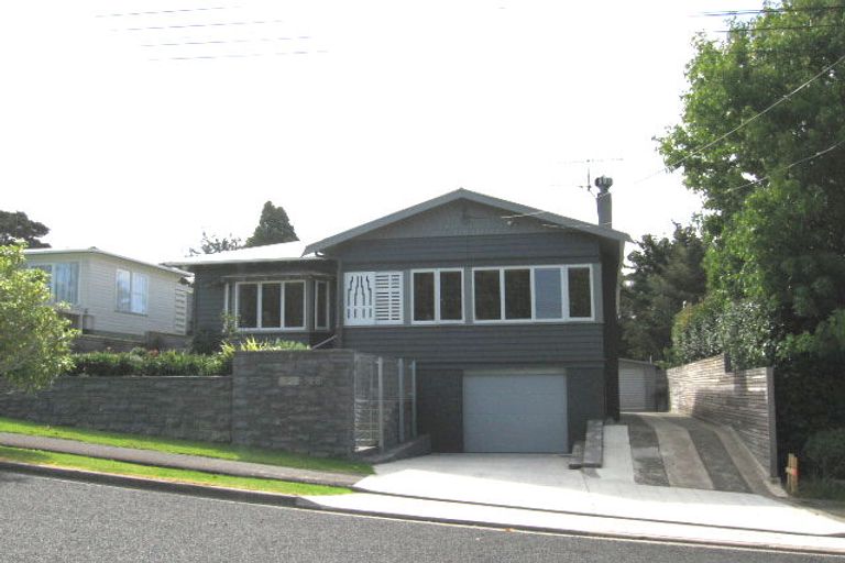 Photo of property in 28 Le Roy Terrace, Birkenhead, Auckland, 0626