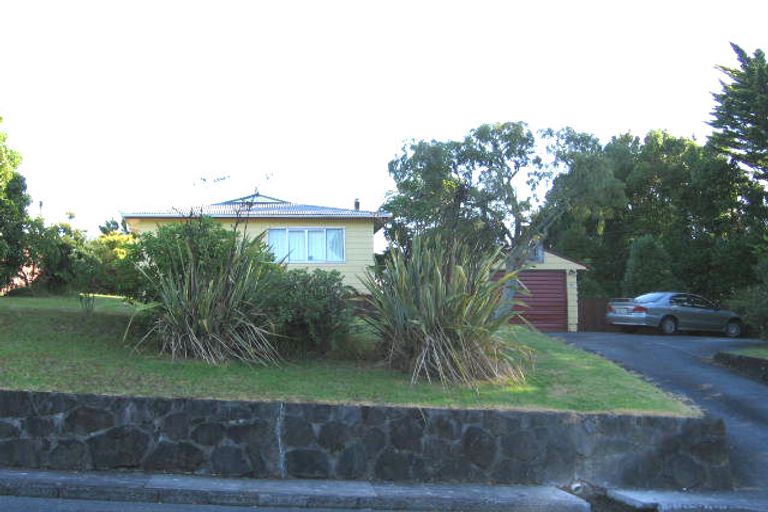 Photo of property in 19 Sunnyside Road, Sunnyvale, Auckland, 0612