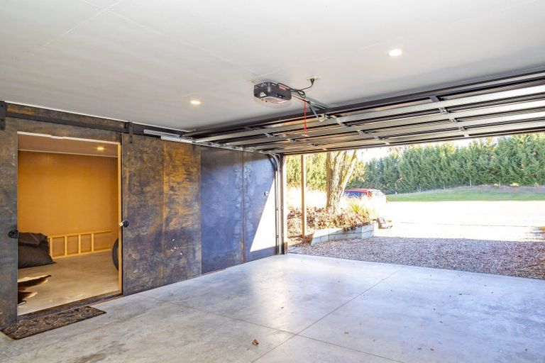 Photo of property in 61 Mcdonnell Road, Arrowtown, 9302