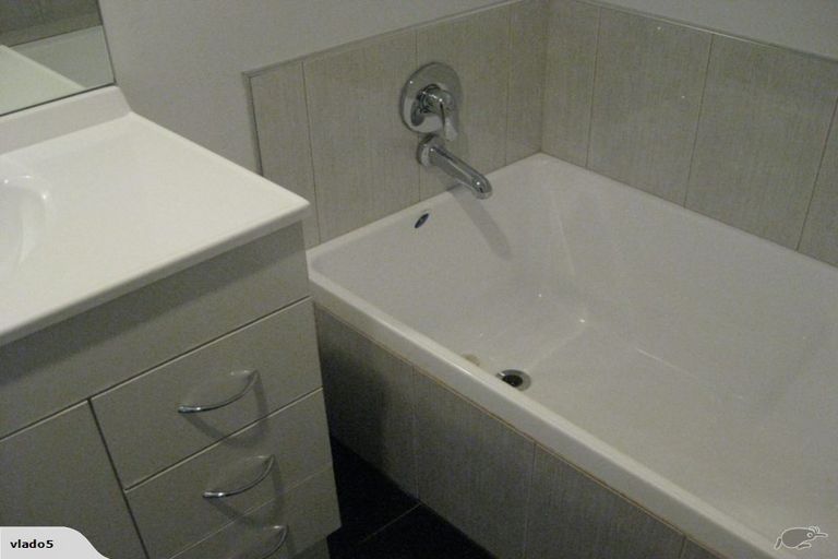 Photo of property in 18 Nimstedt Avenue, Oteha, Auckland, 0632