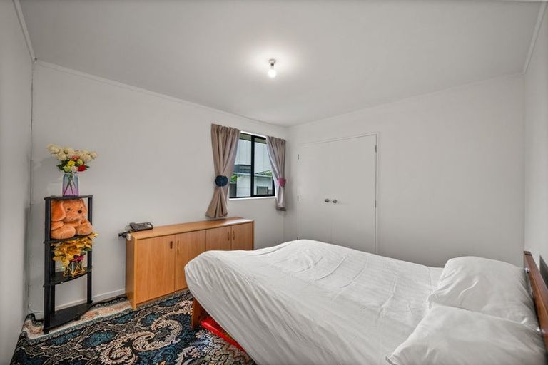 Photo of property in 29 Woodbank Drive, Glen Eden, Auckland, 0602