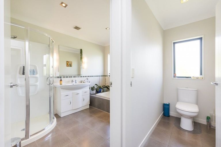 Photo of property in 29 Chestnut Close, Kelvin Grove, Palmerston North, 4414