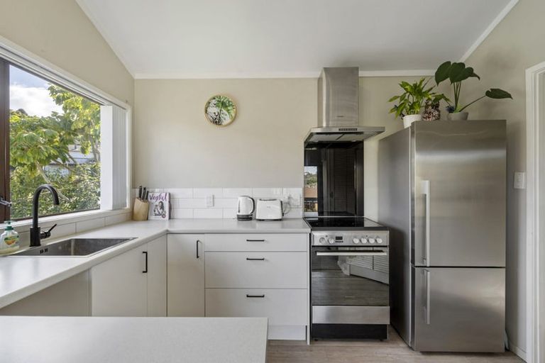 Photo of property in 1/7 Newstead Avenue, Browns Bay, Auckland, 0632