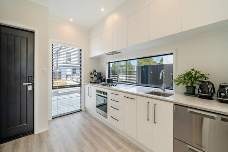 Photo of property in 5 Gloaming Lane, Wallaceville, Upper Hutt, 5018