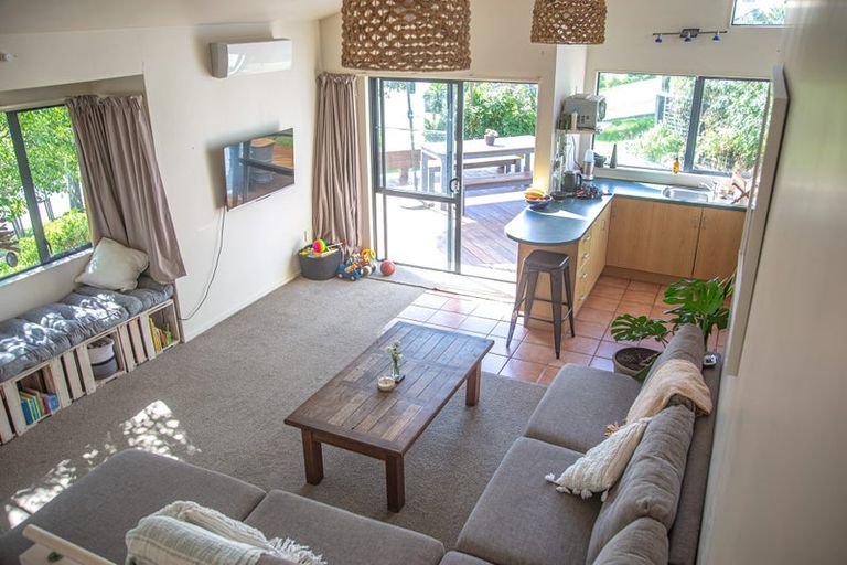 Photo of property in 35 Esther Place, Red Beach, 0932