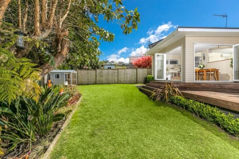 Photo of property in 52 Normanton Street, Glenfield, Auckland, 0629