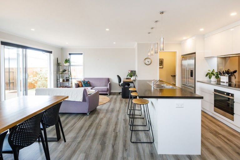 Photo of property in 120 Johnstone Drive, Fitzherbert, Palmerston North, 4410