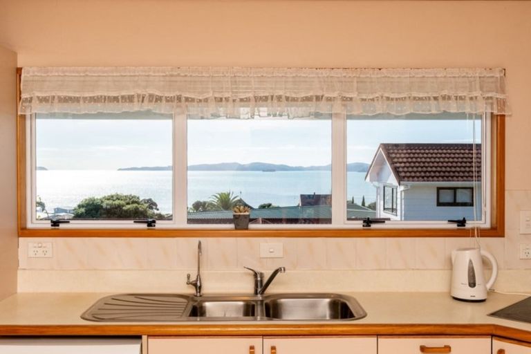 Photo of property in 8 Merehai Place, Snells Beach, 0920