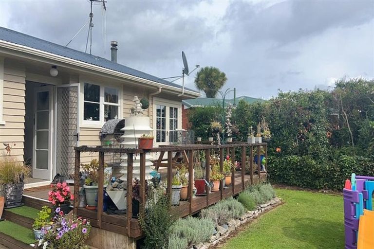 Photo of property in 10 Hulke Street, Foxton, 4814