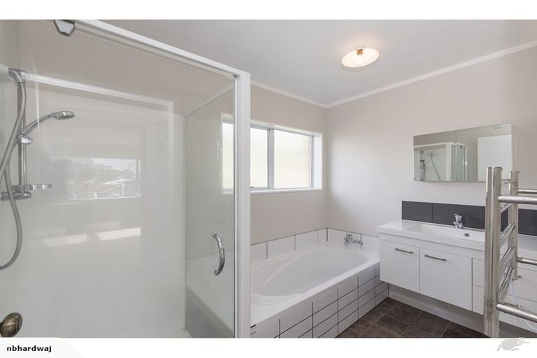 Photo of property in 1/5 Petrel Place, Massey, Auckland, 0614