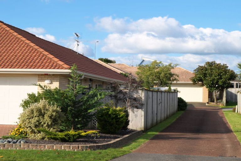 Photo of property in 96 Bob Charles Drive, Golflands, Auckland, 2013