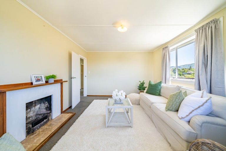 Photo of property in 6 Mexted Crescent, Ranui, Porirua, 5024