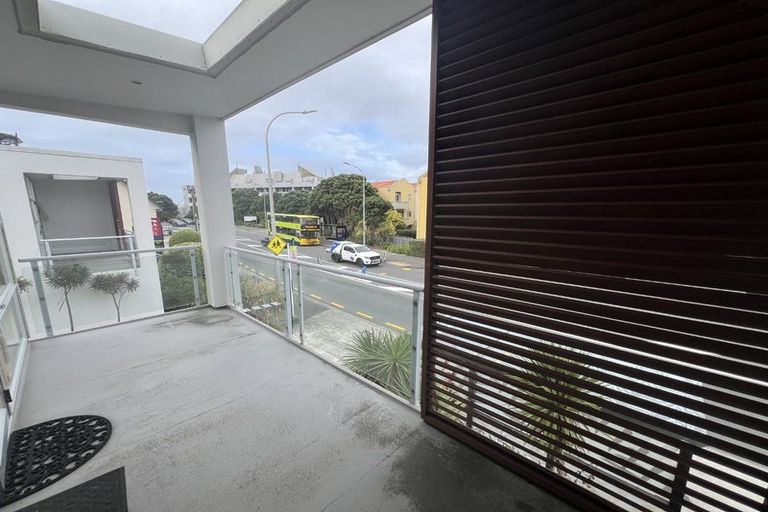 Photo of property in 1/306 Evans Bay Parade, Hataitai, Wellington, 6021