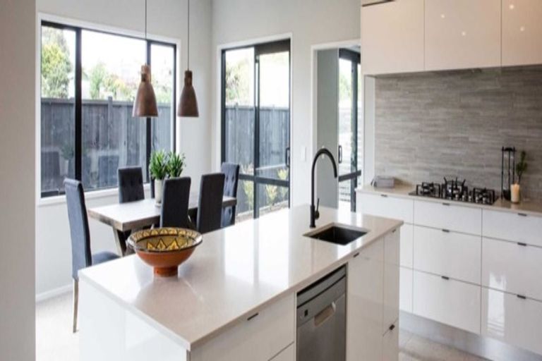 Photo of property in 1056 Peak Road, Helensville, 0875