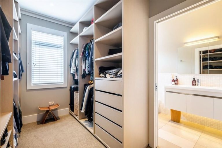 Photo of property in 30 Old Lake Road, Narrow Neck, Auckland, 0624