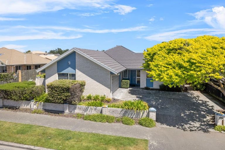 Photo of property in 43 Aston Drive, Waimairi Beach, Christchurch, 8083