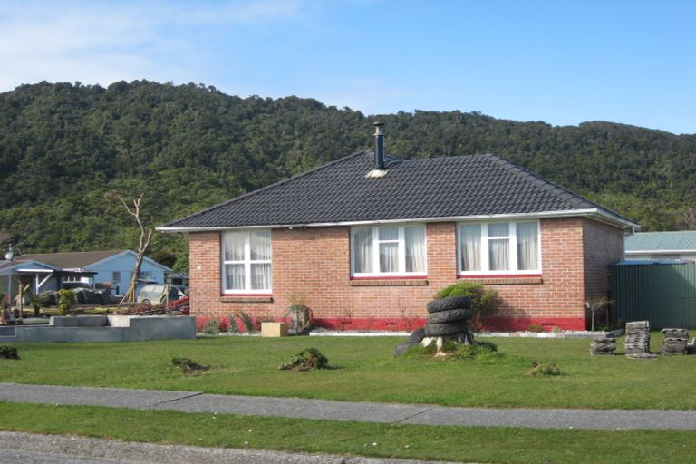 Photo of property in 84 Hall Street, Cobden, Greymouth, 7802