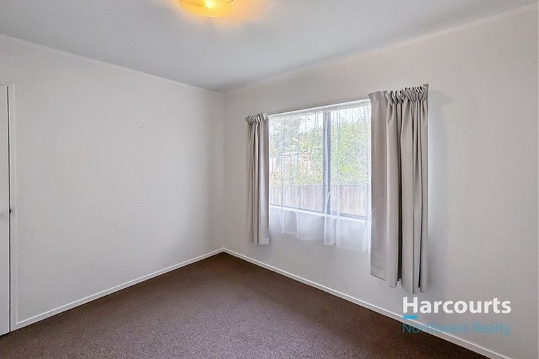 Photo of property in 1/729 Swanson Road, Swanson, Auckland, 0612