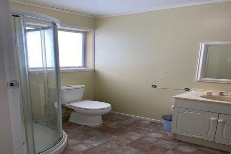 Photo of property in 2/24 Bell Street, Tawa, Wellington, 5028