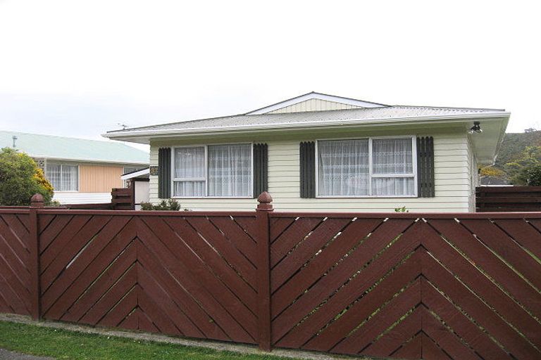 Photo of property in 27 Berkeley Road, Wainuiomata, Lower Hutt, 5014