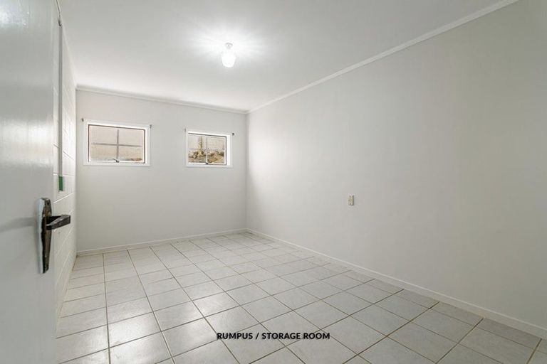 Photo of property in 3/26a Penning Road, Castor Bay, Auckland, 0620
