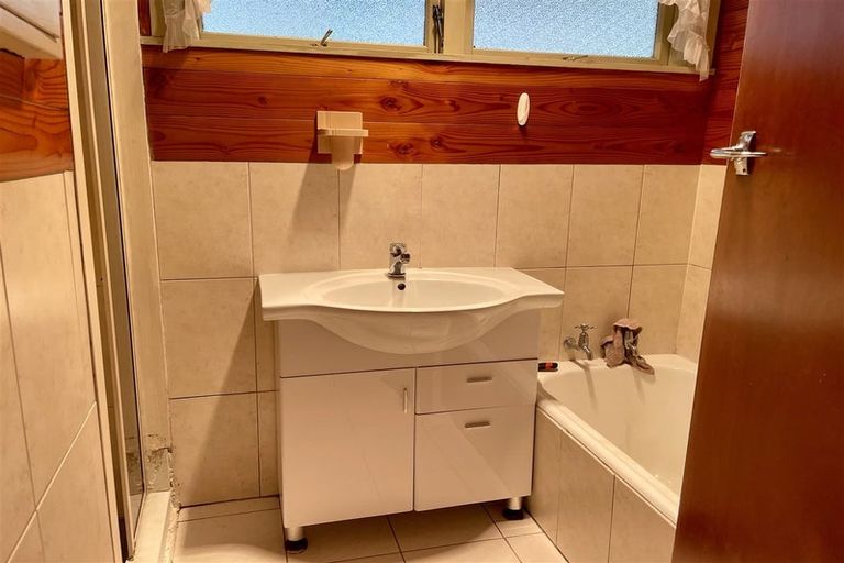 Photo of property in 29 Awaroa Road, Sunnyvale, Auckland, 0612