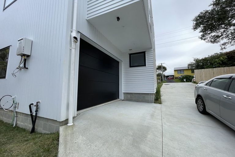 Photo of property in 5a Merton Avenue, Glenfield, Auckland, 0627