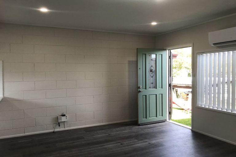 Photo of property in 3/94 Chivalry Road, Glenfield, Auckland, 0629