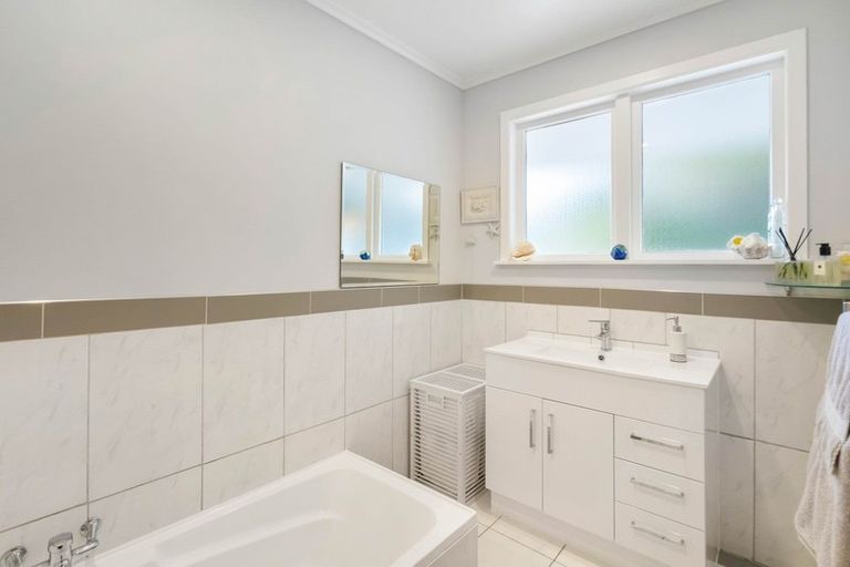 Photo of property in 1/15 Pemberton Avenue, Bayview, Auckland, 0629
