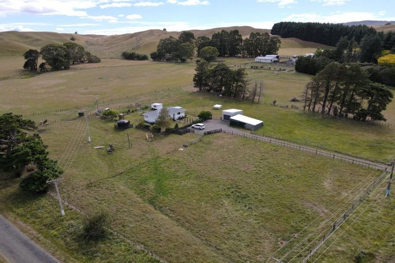 Photo of property in 881 Cowper Road, Dannevirke, 4976