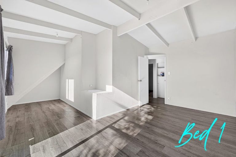 Photo of property in 5 Rangeview Road, Sunnyvale, Auckland, 0612