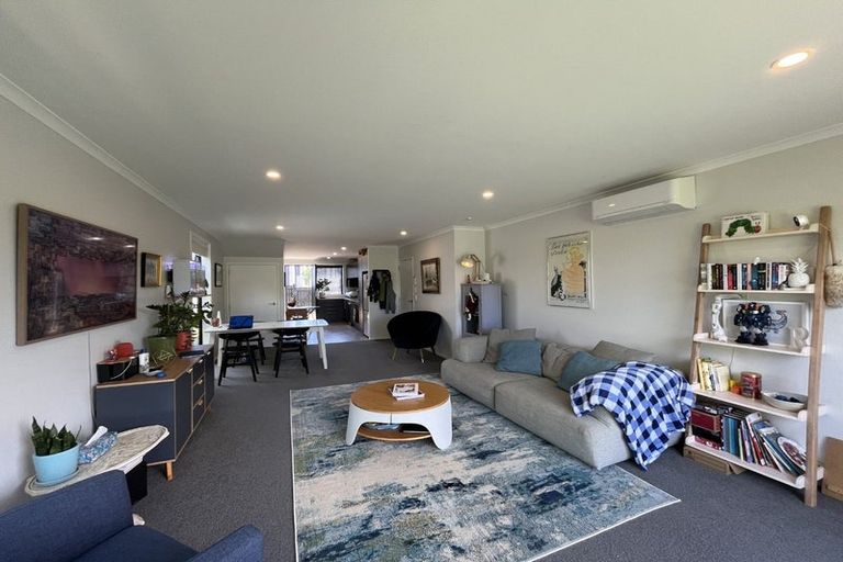 Photo of property in 10 Discovery Place, Marfell, New Plymouth, 4310